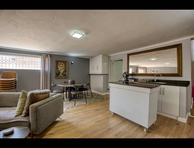 8 BEDROOM HOUSE FOR SALE IN BALLITO CENTRAL